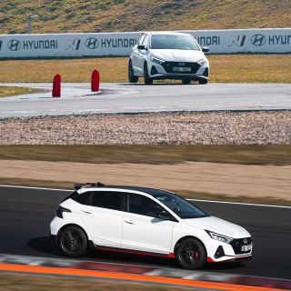 Tříkolka #i20nperformance v akci na Mosteckém okruhu. Je to zábava a přesvědčuje mě, si jí nechat a posunout o kousek dál....